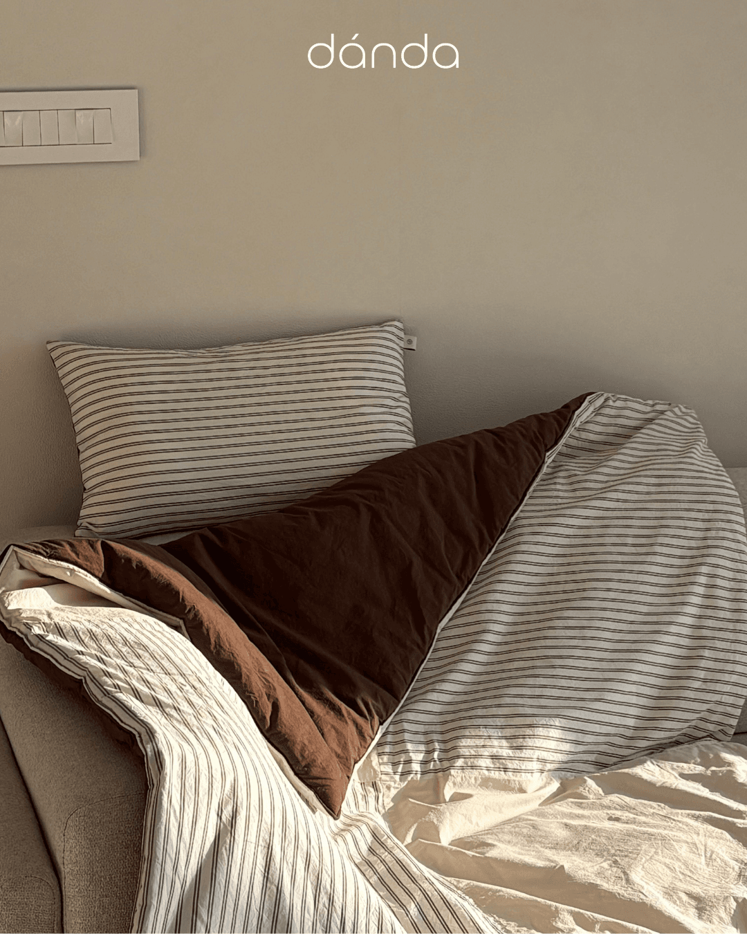 Minimalist striped linens